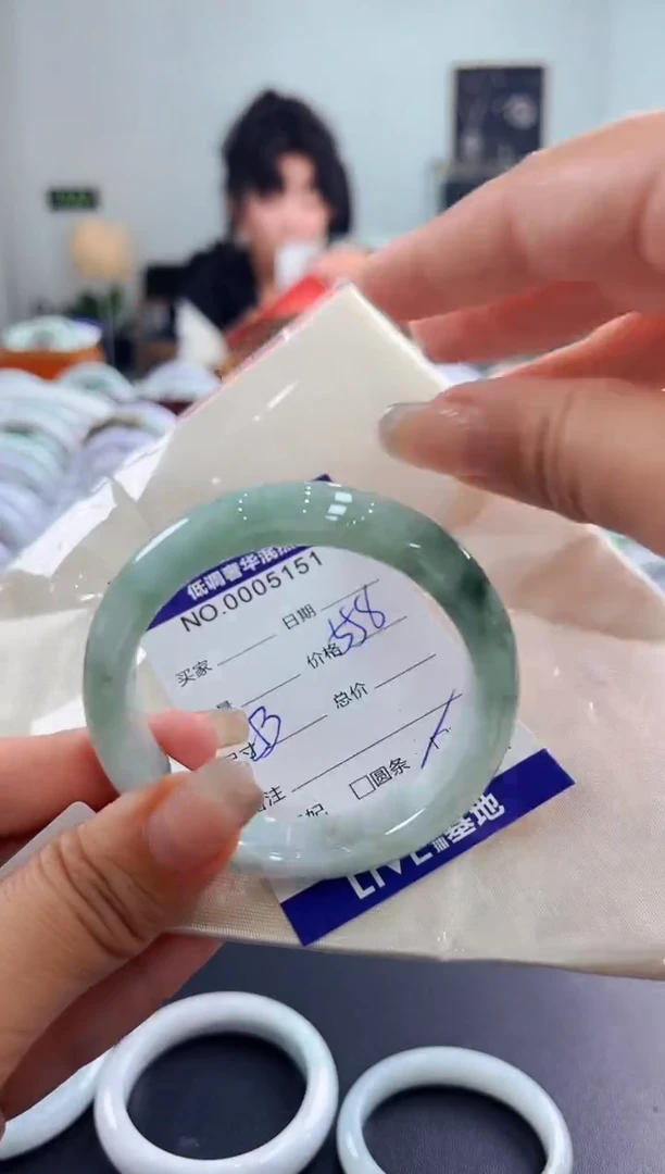 翡翠手镯未镶嵌天然缅甸A货翡翠