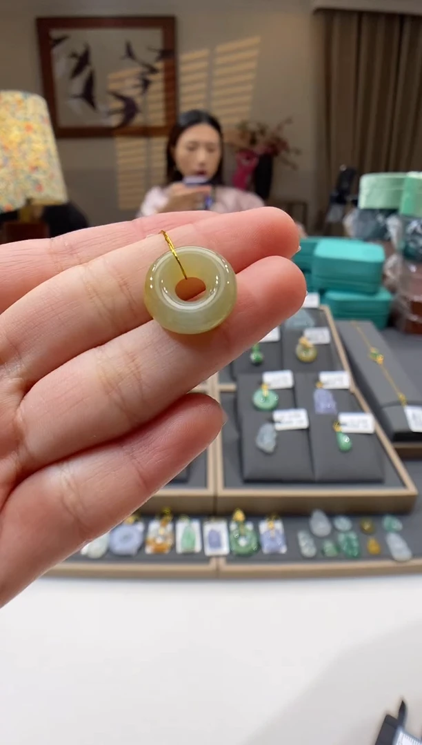 【闪购商品】翡翠颈饰未镶嵌甜甜圈