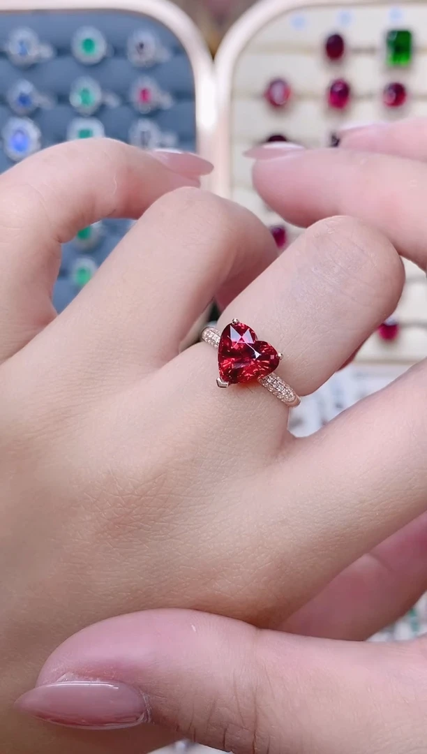 18K金镶嵌碧玺戒指碧玺3.1ct