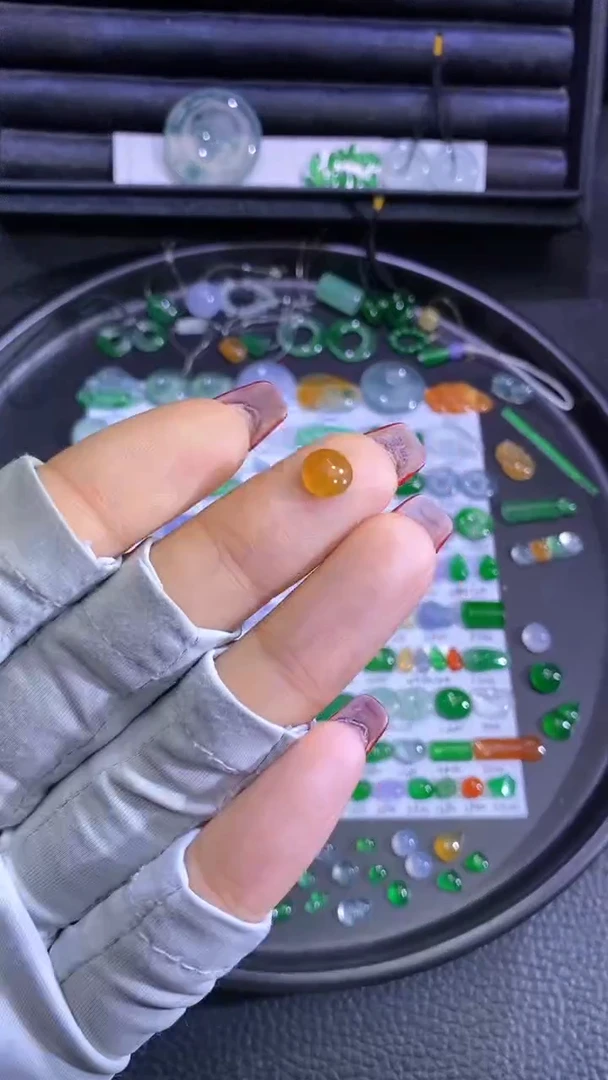 未镶嵌挂件翡翠蛋面