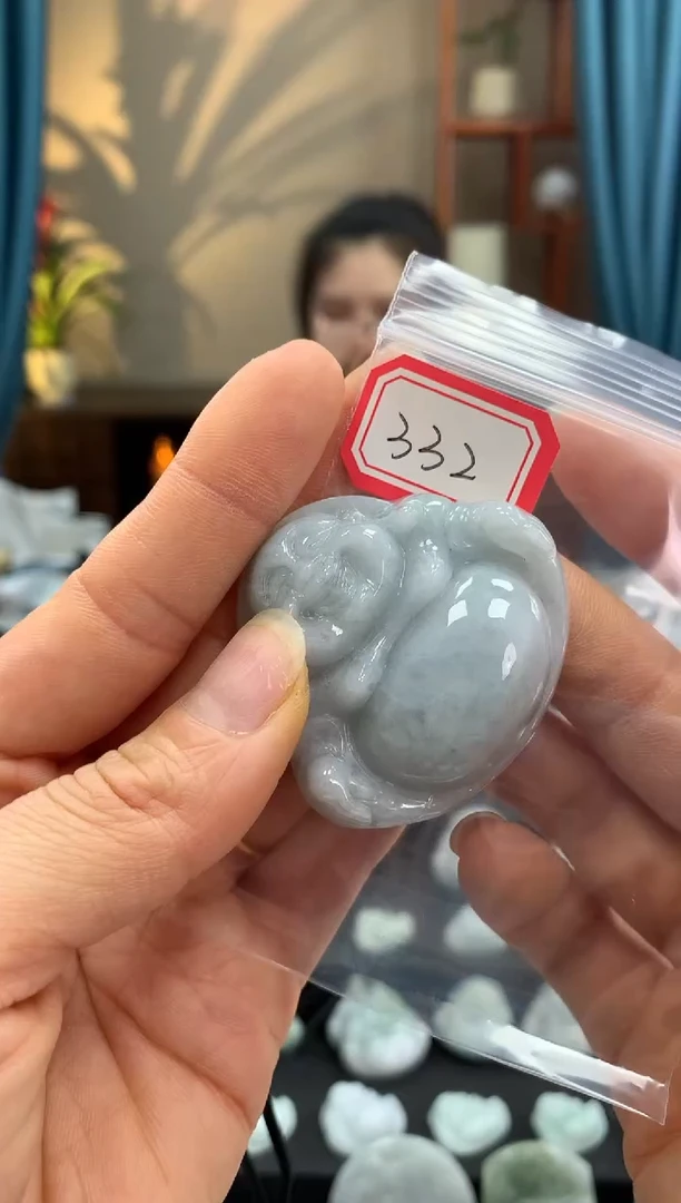 翡翠未镶嵌颈饰佛公332