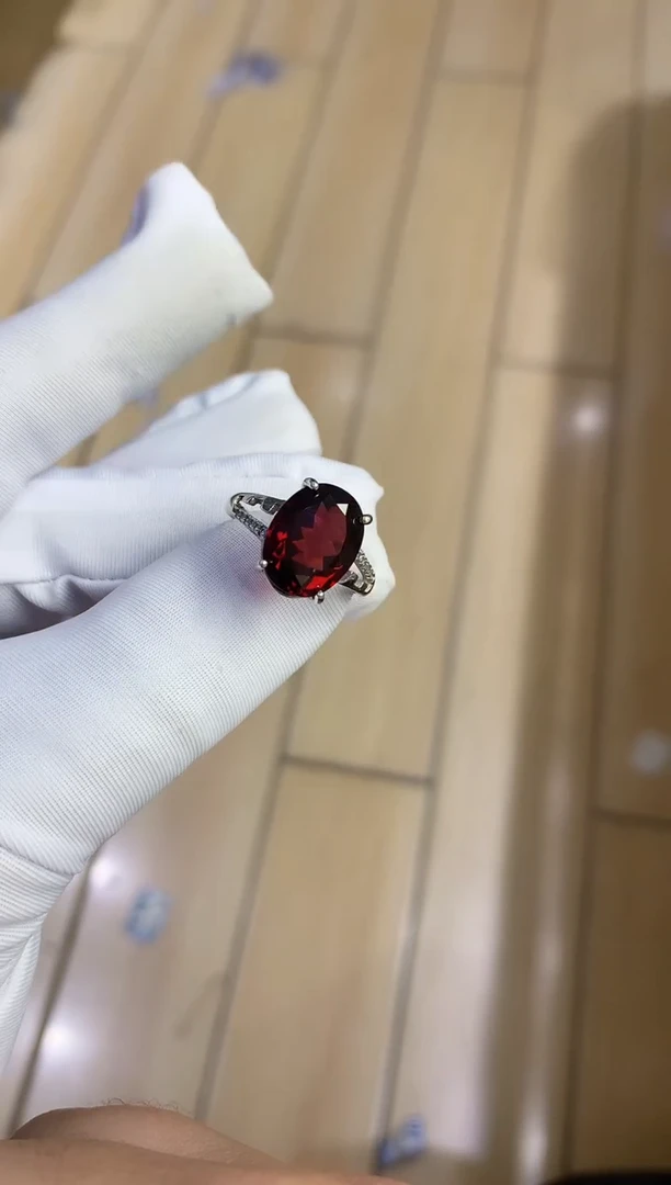 【闪购商品】石榴石戒指银S925镶嵌........