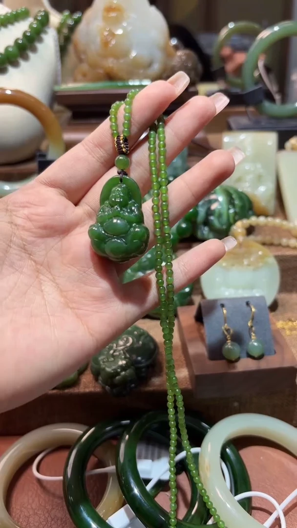 颈饰未镶嵌和田玉（碧玉）1