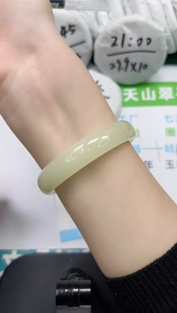 【闪购商品】石英质玉手镯未镶嵌k26-54/66