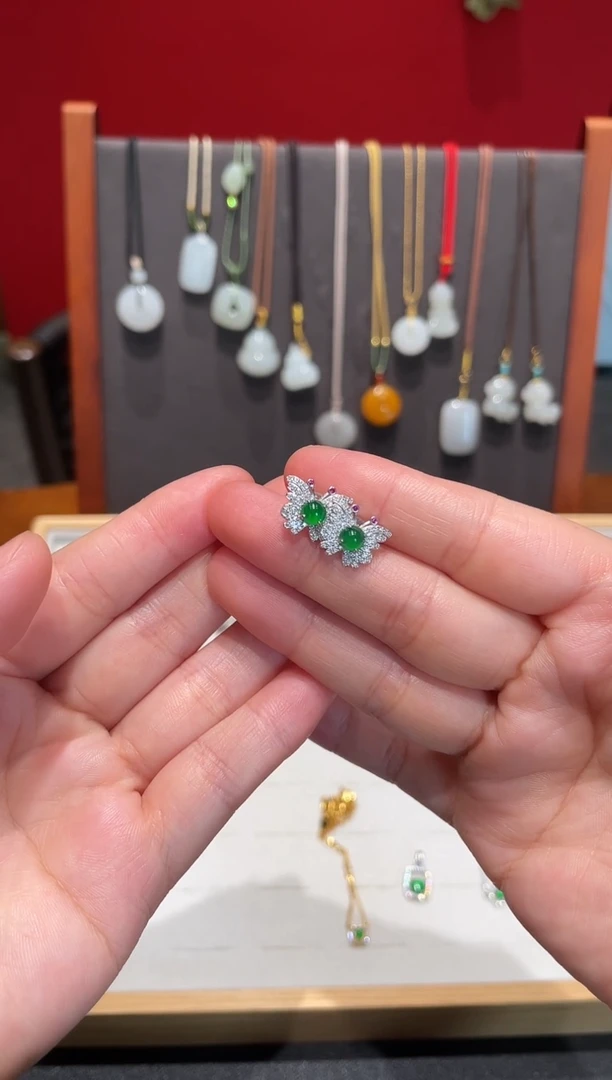颈饰银S925镶嵌翡翠蝴蝶耳钉