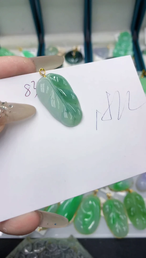 颈饰18K金镶嵌翡翠翡翠