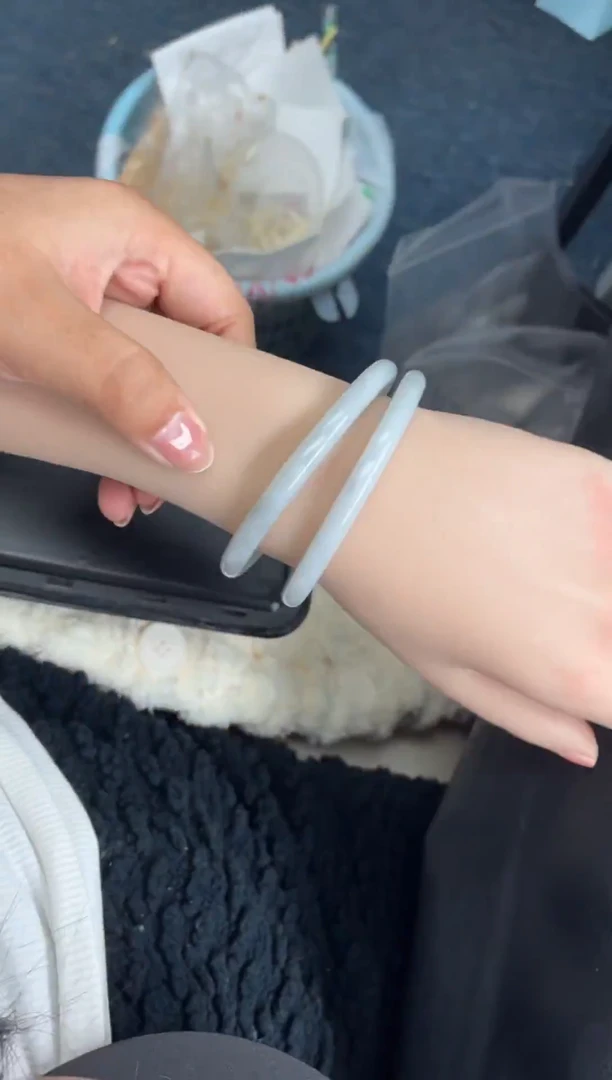 未镶嵌手镯翡翠手镯
