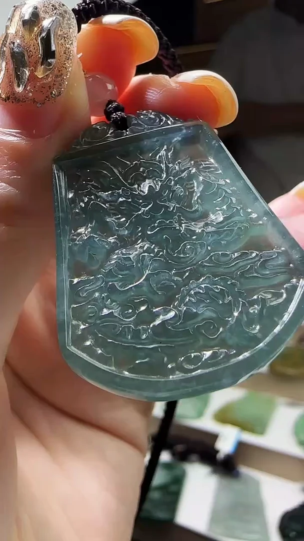 颈饰未镶嵌翡翠多样性发其一  龙牌