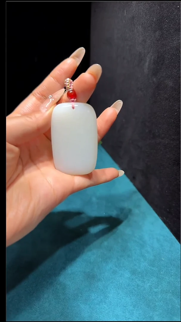 颈饰未镶嵌和田玉吊坠