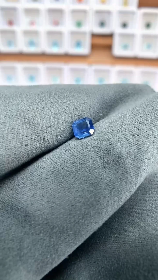 未镶嵌裸石定制蓝宝石1.08ct 老烧