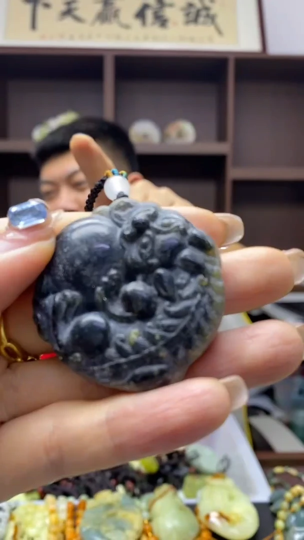 未镶嵌岫玉挂件