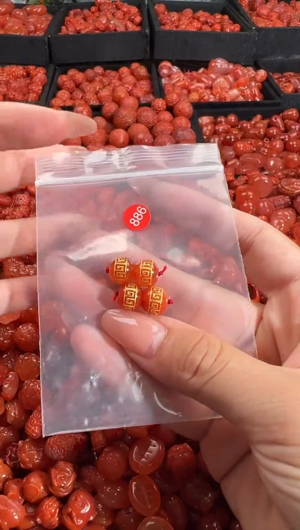 南红玛瑙未镶嵌颈饰1