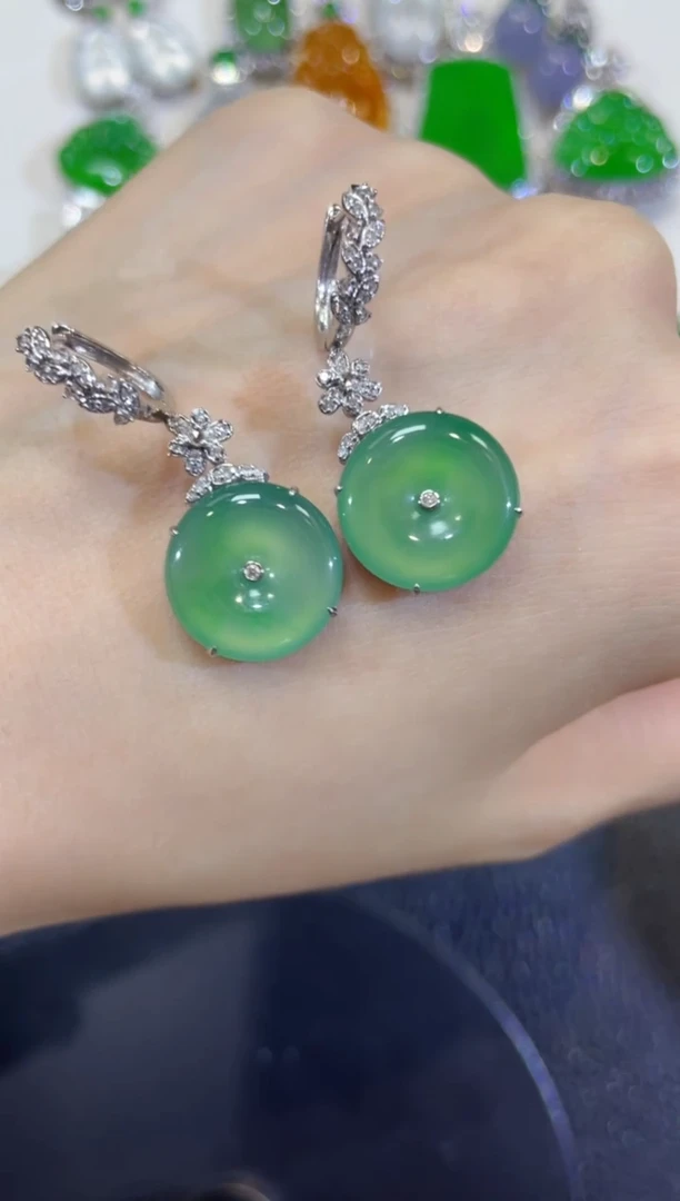 颈饰18K金镶嵌翡翠团购9