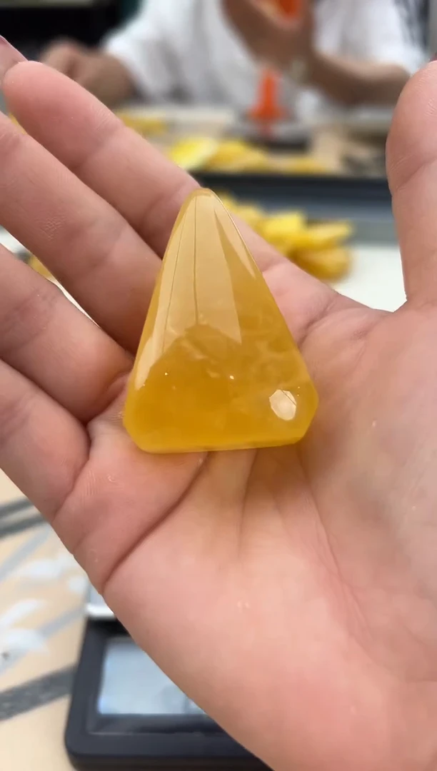 【闪购商品】琥珀裸石未镶嵌蜜蜡吊坠