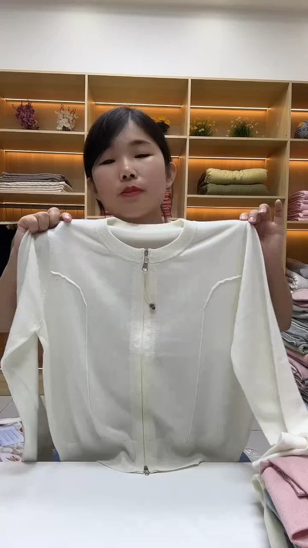 白色长袖