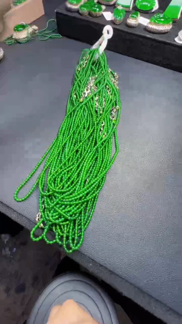 未镶嵌定制翡翠翡翠A货有轻微色差属于正常现象，珠链多样性发货1