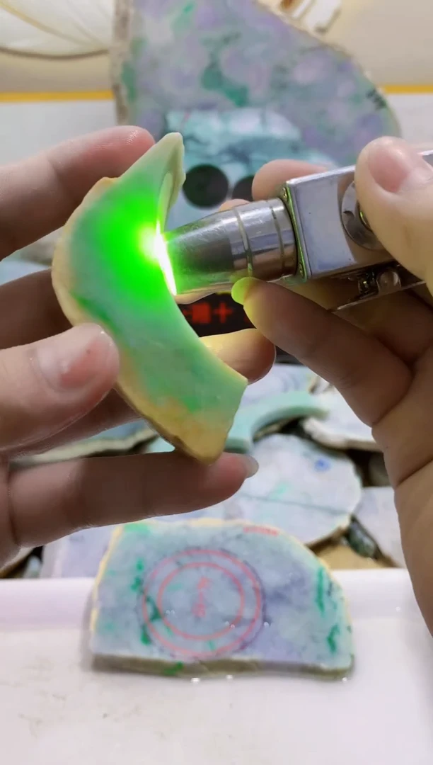翡翠未镶嵌颈饰0蒙0翡翠珠宝13