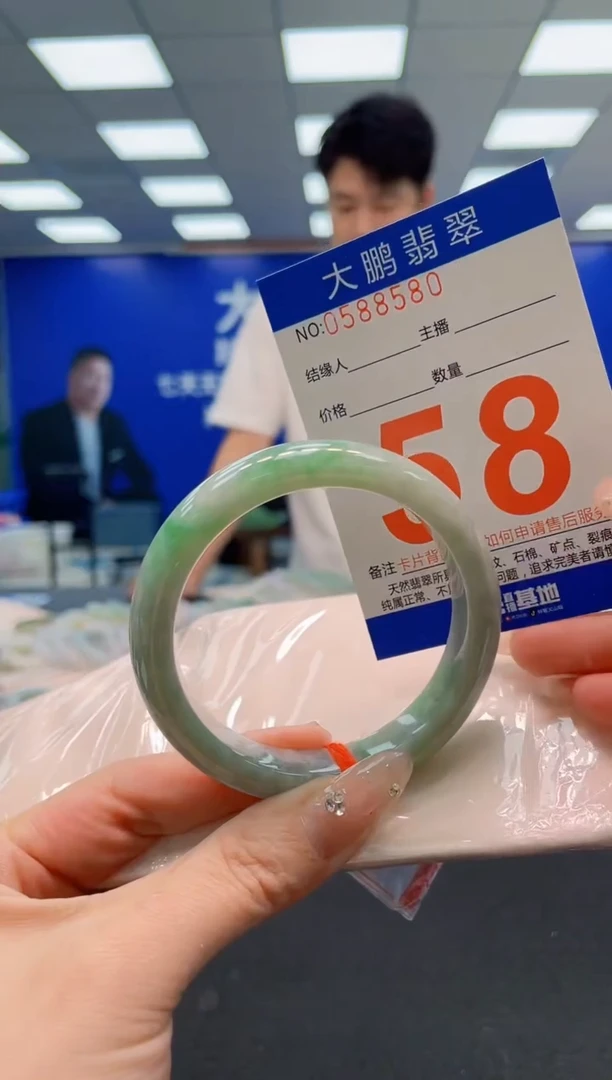 翡翠手镯未镶嵌AAAAAAAAA