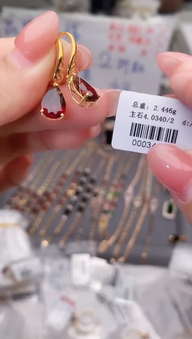 18K金镶嵌耳饰石榴石--专柜--
