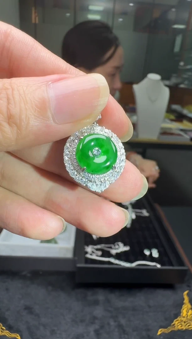 吊坠(不含链)银S925镶嵌翡翠天然A货满绿翡翠气质款平安扣