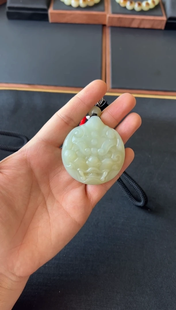 【闪购商品】和田玉把件未镶嵌且末微色差迪克兰二细