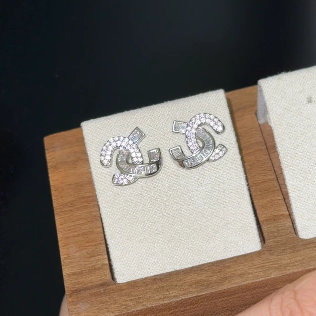 纯铜锆石耳饰 银针锆石字母耳钉韩国ins小众设计感气质高级耳饰