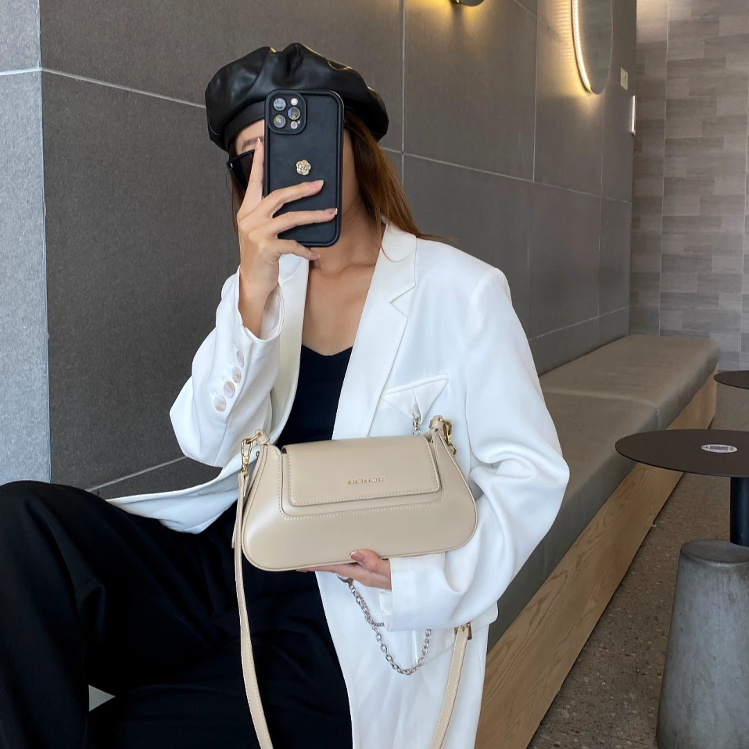 【芝麻集】SKL-A0236-石膏色RAIN.CUN简约休闲百搭腋下斜跨轻奢女包