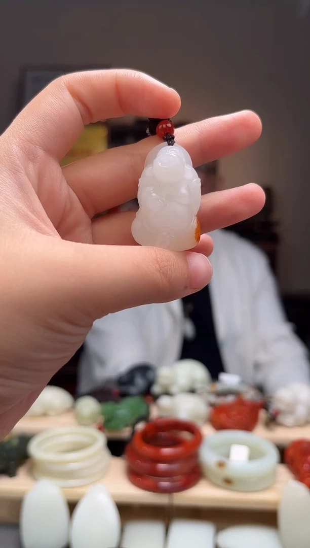 颈饰未镶嵌和田玉吊坠