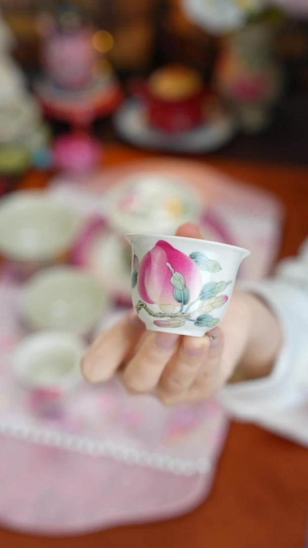 景德镇手工手绘雅圣粉彩三多桃子杯