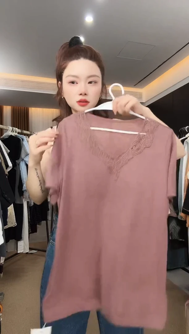 V领拼蕾丝藕粉红色T恤