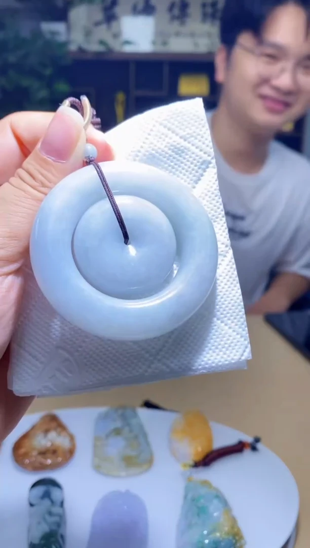 颈饰未镶嵌翡翠挂件