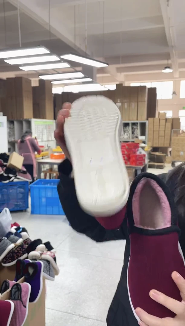 瑕疵：红色牛筋底棉鞋40码83号