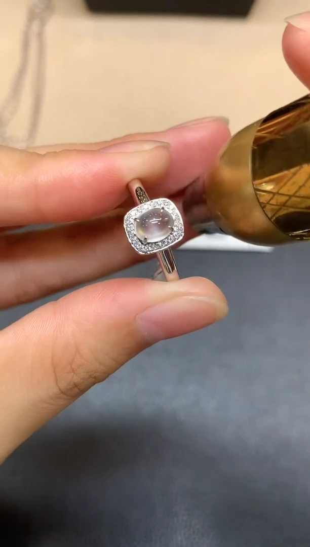 18K金镶嵌戒指翡翠蛋面【无服务费