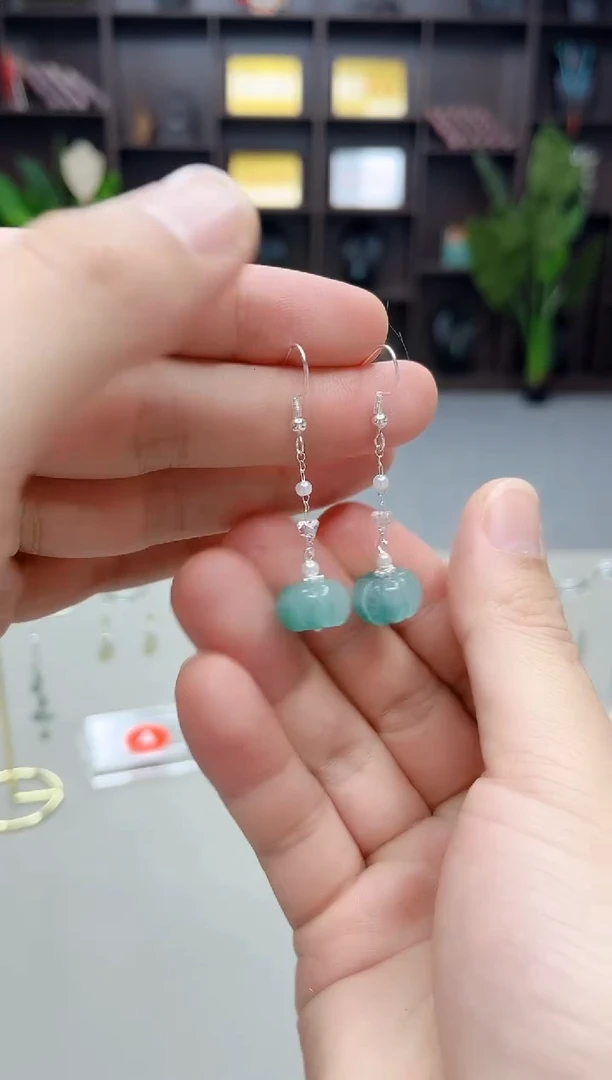 未镶嵌石英质玉（天山翠）耳饰W05