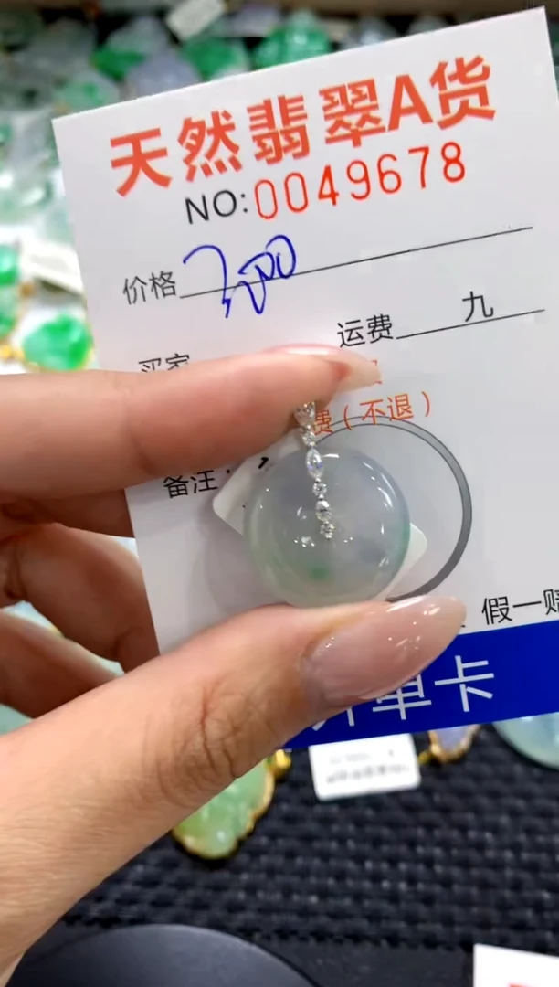 翡翠18K金镶嵌颈饰1111111111111111