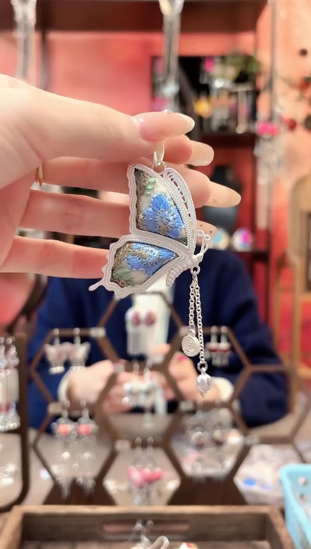 织绣云织谣民族风精美饰品   423