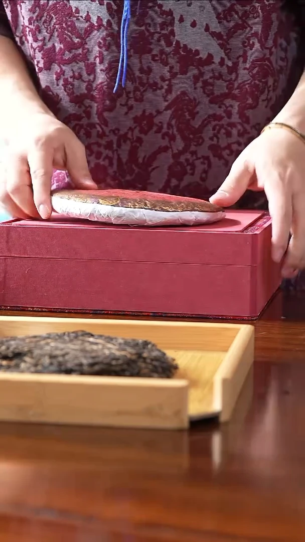 唐寅南糯山高杆红茶  357g