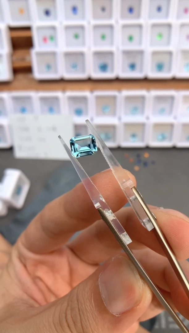 未镶嵌裸石定制海蓝宝石1.36ct 03100