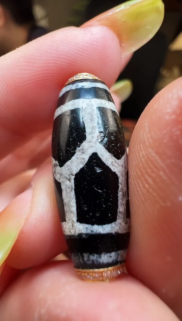 玛瑙/玉髓吊坠18K金镶嵌龟背寿珠