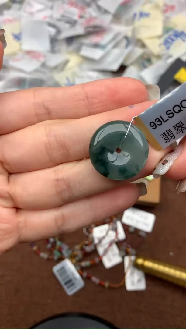 未镶嵌挂件翡翠—