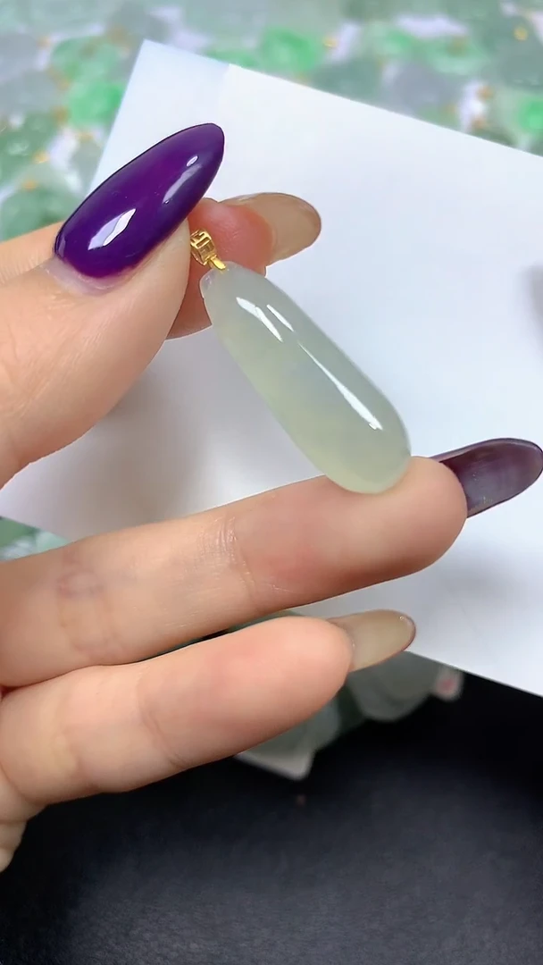 颈饰18K金镶嵌翡翠