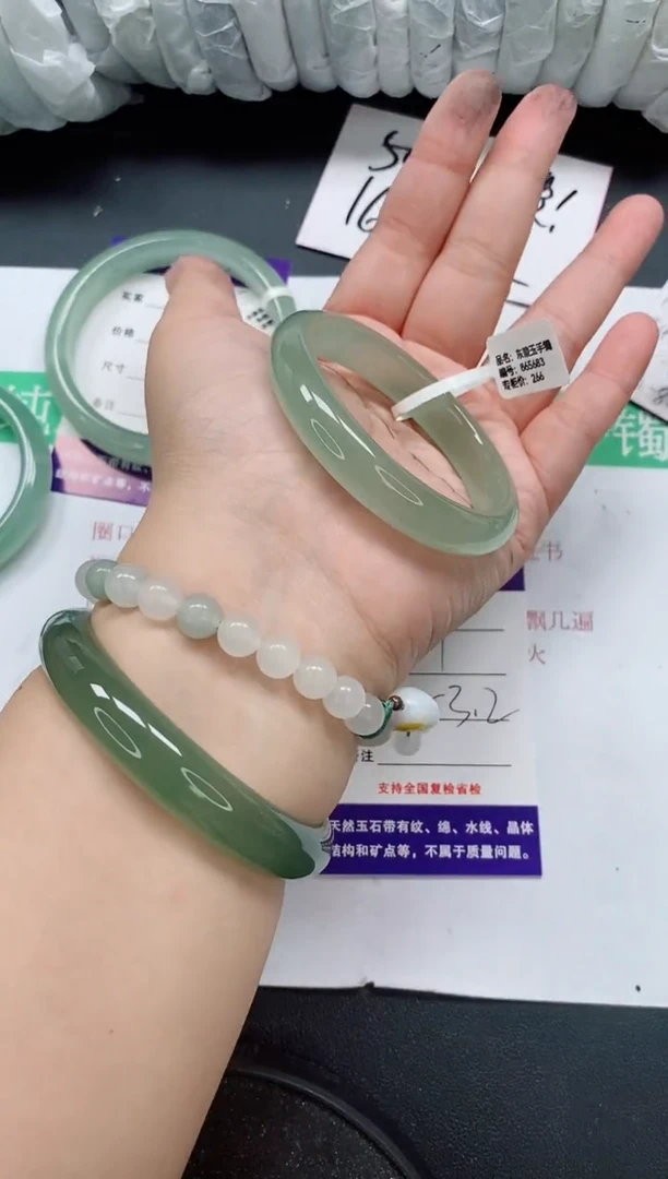未镶嵌手镯石英质玉207/53-54