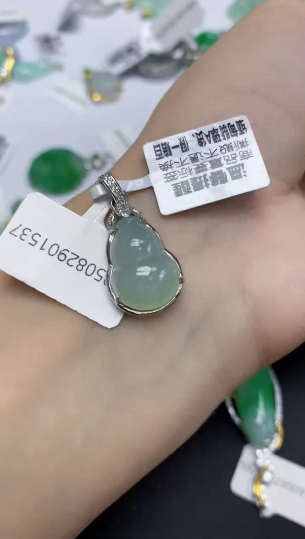 颈饰未镶嵌翡翠天然缅甸翡翠A货多样性发一件