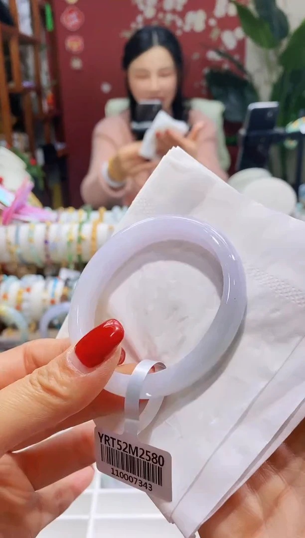 【闪购商品】翡翠手镯（贵妃镯）未镶嵌67圈口5253正/12.7*6.9