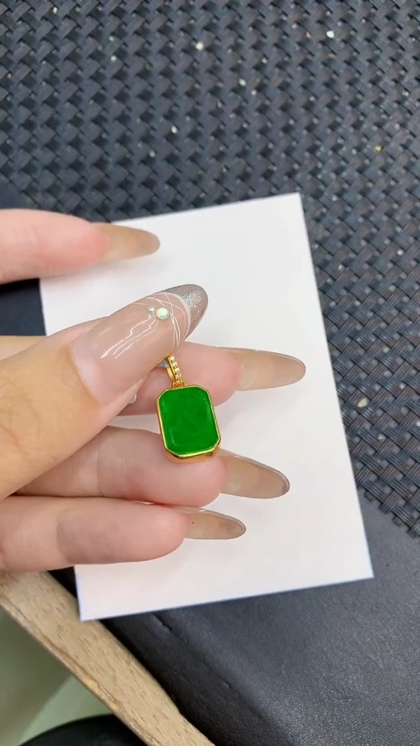 颈饰未镶嵌翡翠1