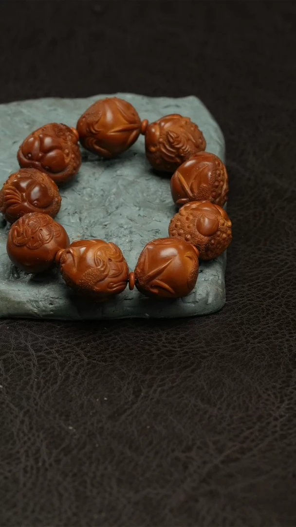 【闪购商品】橄榄核吊坠袁君金蟾