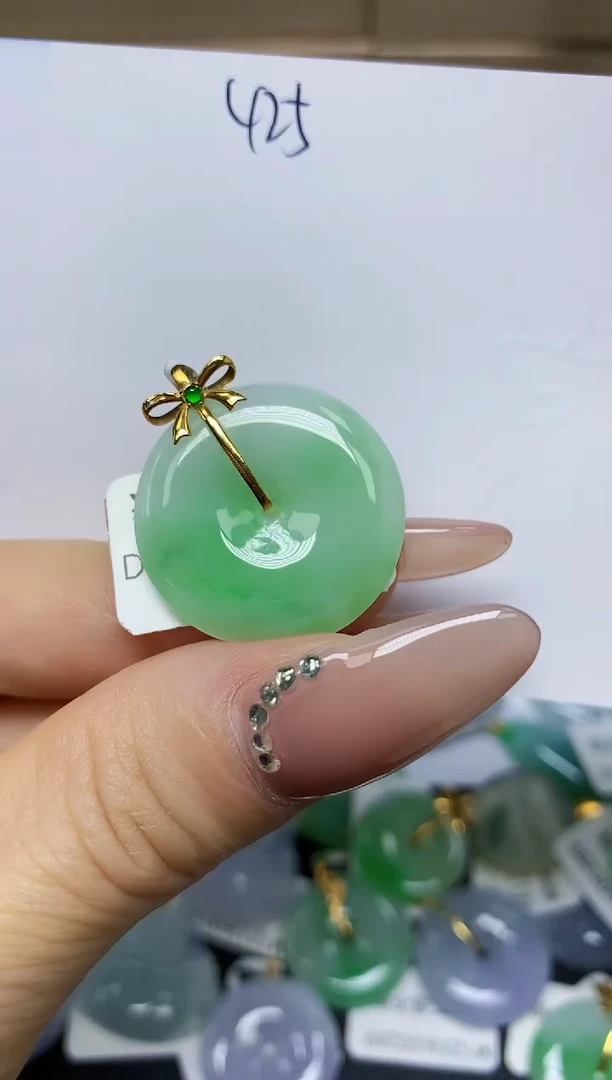 翡翠18K金镶嵌颈饰天然翡翠A货