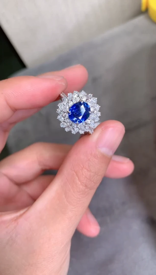 【闪购商品】蓝宝石戒指18K金镶嵌1.53CT