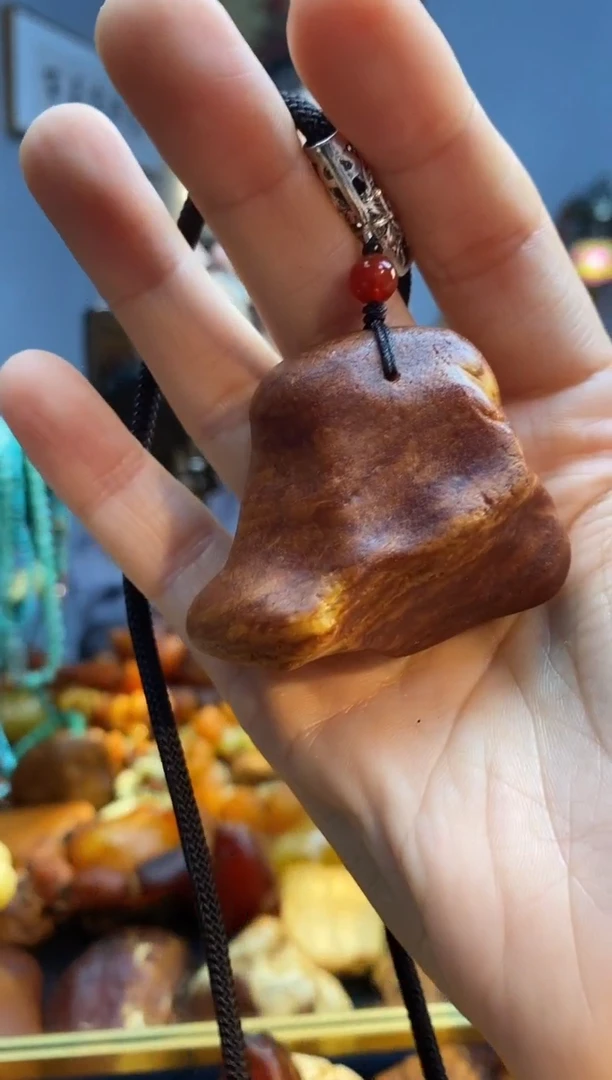未镶嵌颈饰琥珀吊坠