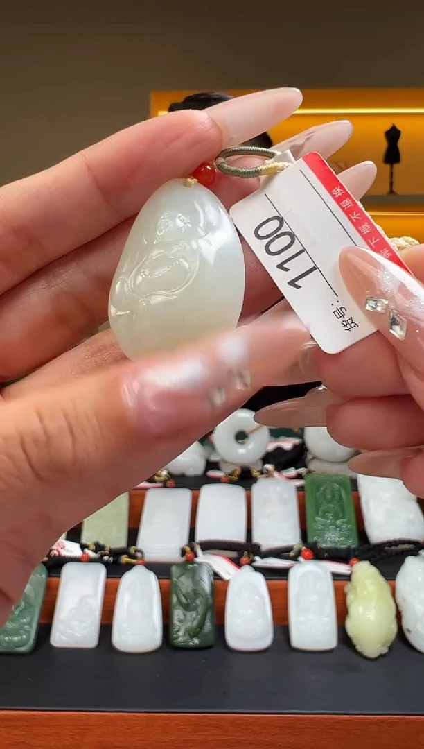 颈饰未镶嵌和田玉1